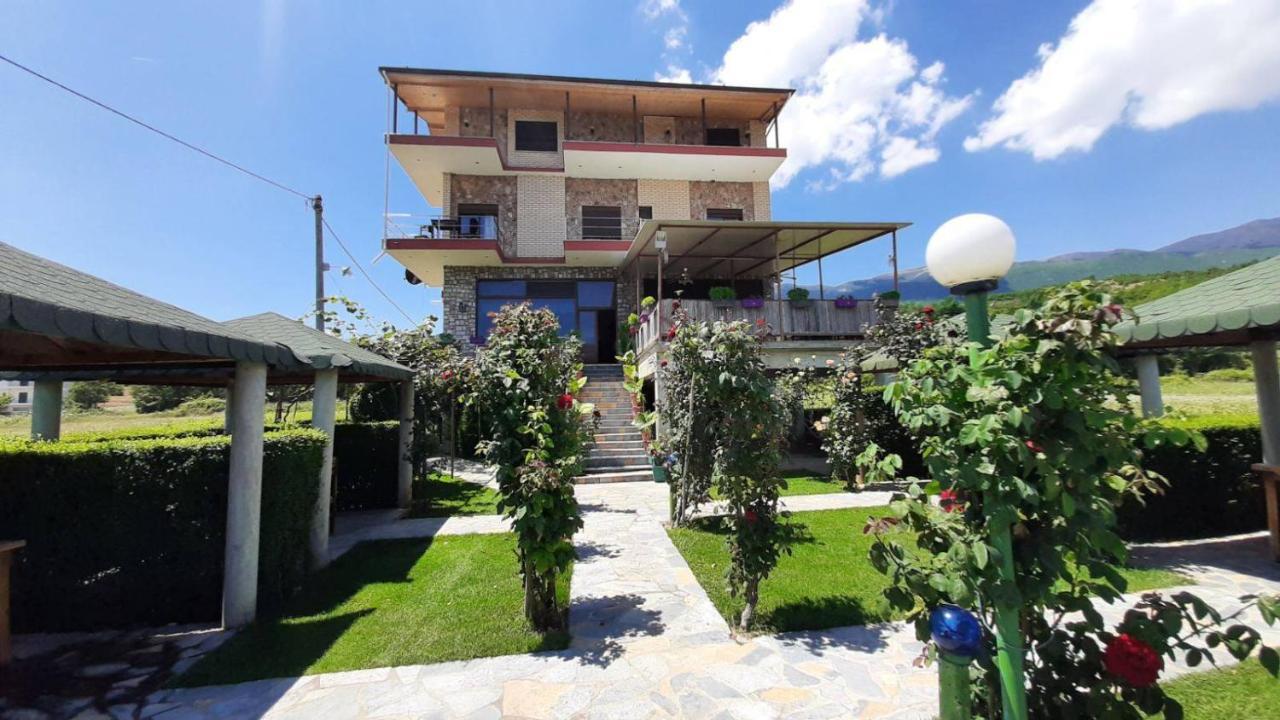Hotel Restaurant Aleksander Корча Екстериор снимка