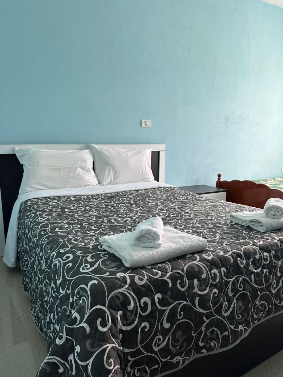 Hotel Restaurant Aleksander Корча Екстериор снимка